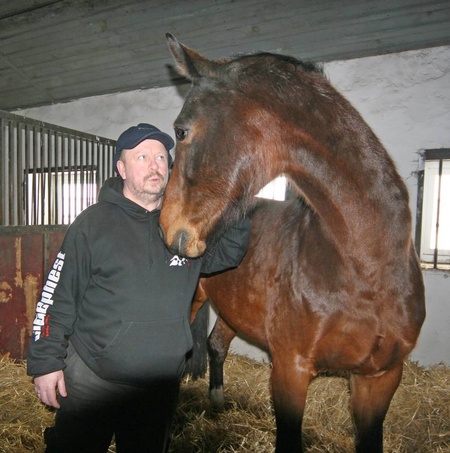 Позує, за шматочок цукру)))